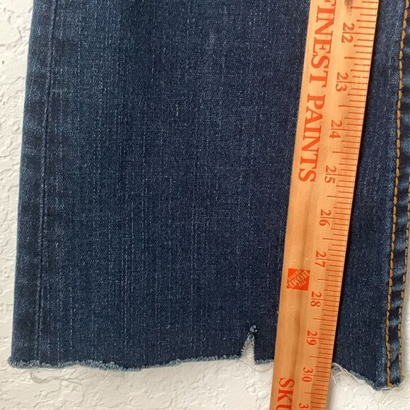 True Religion Women's Blue Flare Leg Cut Off at Bottom Jeans Size 28 - Picture 6 of 13